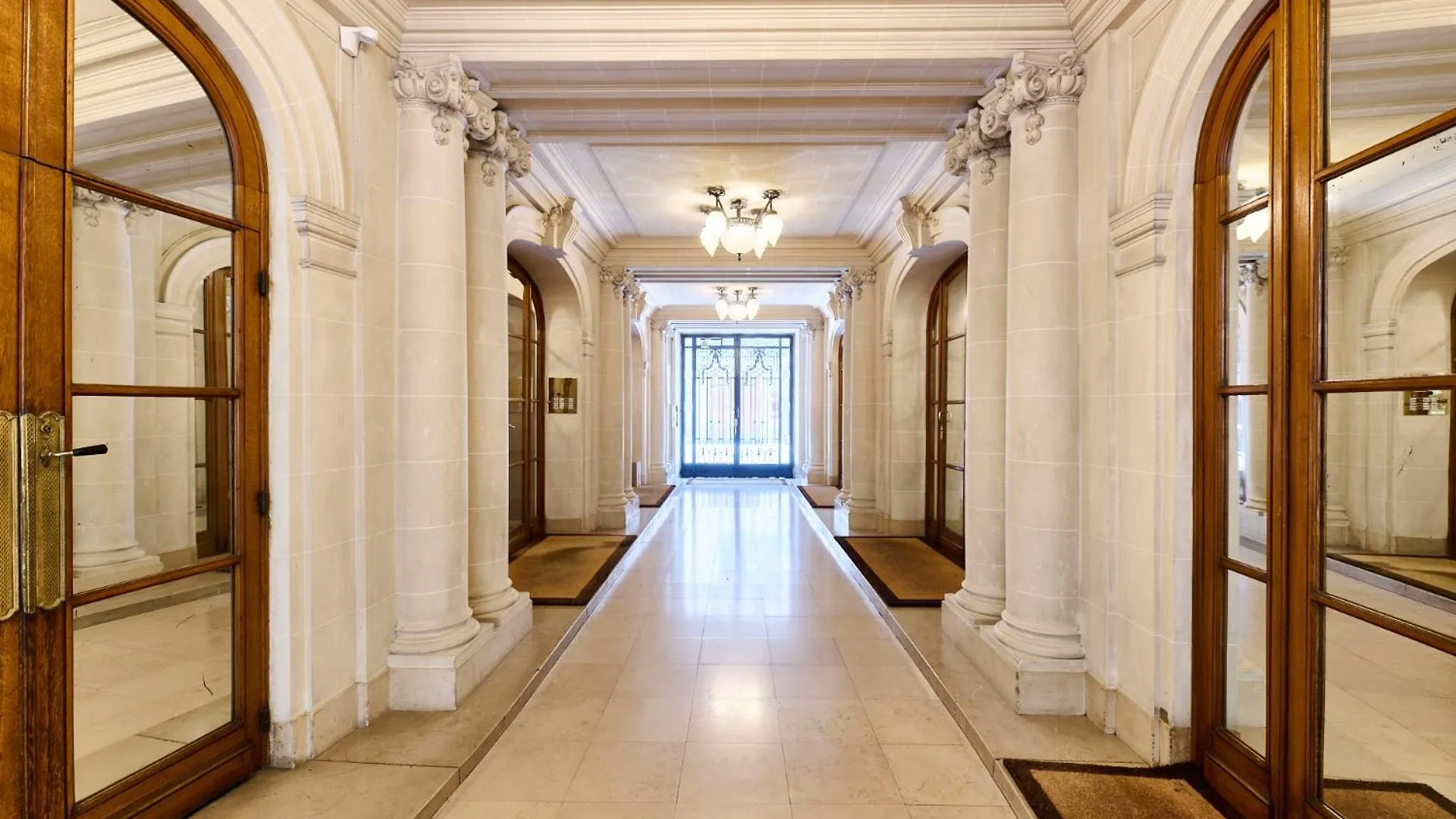 Triangle D'Or - Champs-Elysees Apartment Paris France